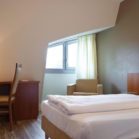 Hotel Am Blauen Wunder Dresda Esterno foto