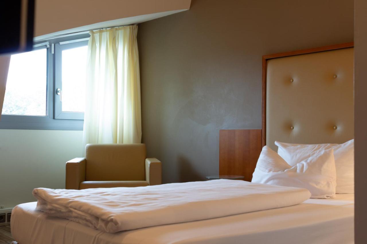 Hotel Am Blauen Wunder Dresda Esterno foto