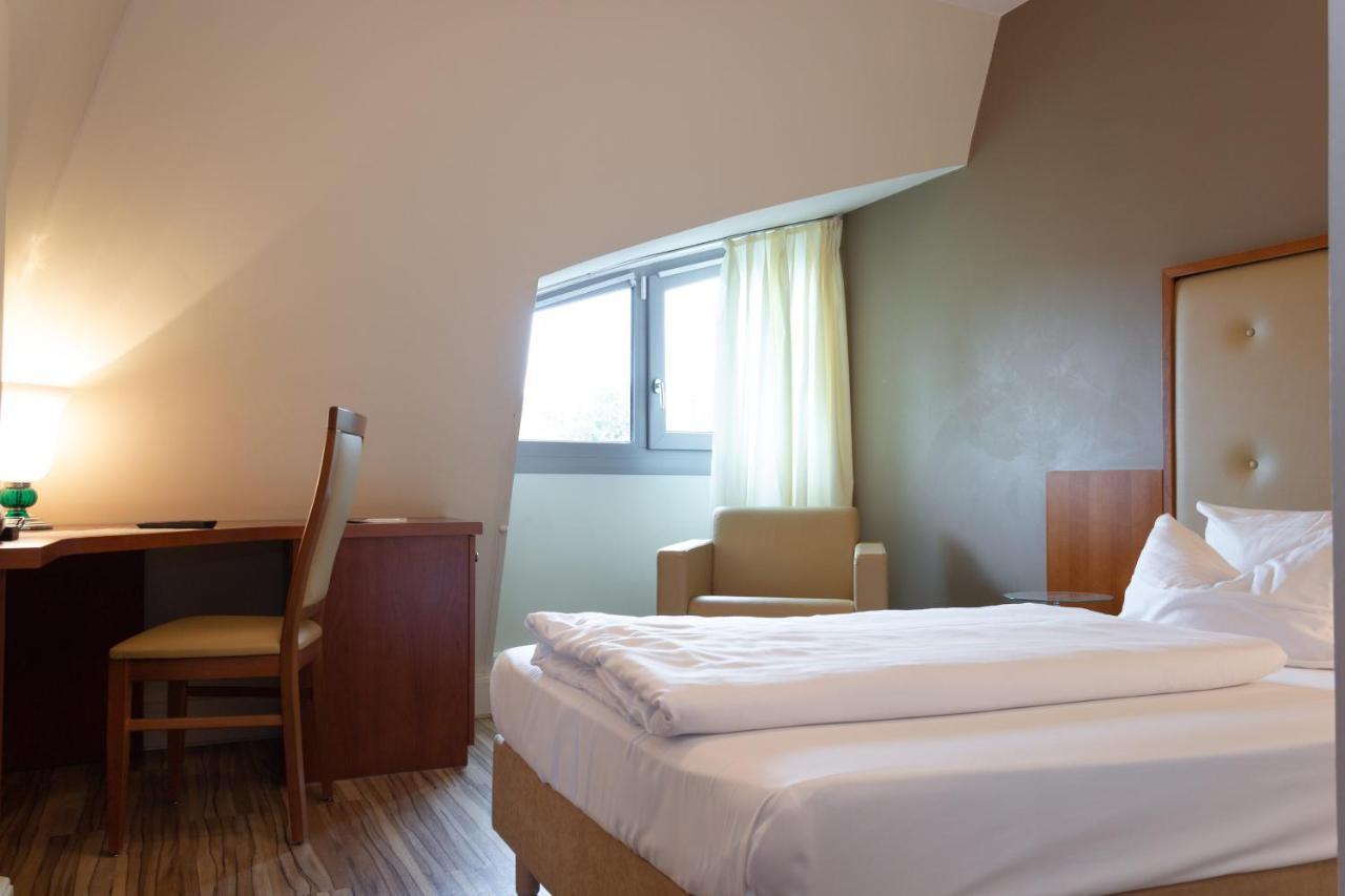 Hotel Am Blauen Wunder Dresda Esterno foto
