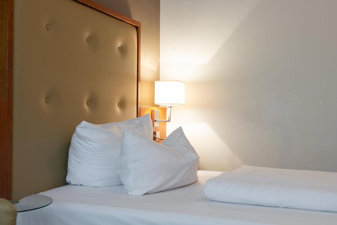 Hotel Am Blauen Wunder Dresda Esterno foto