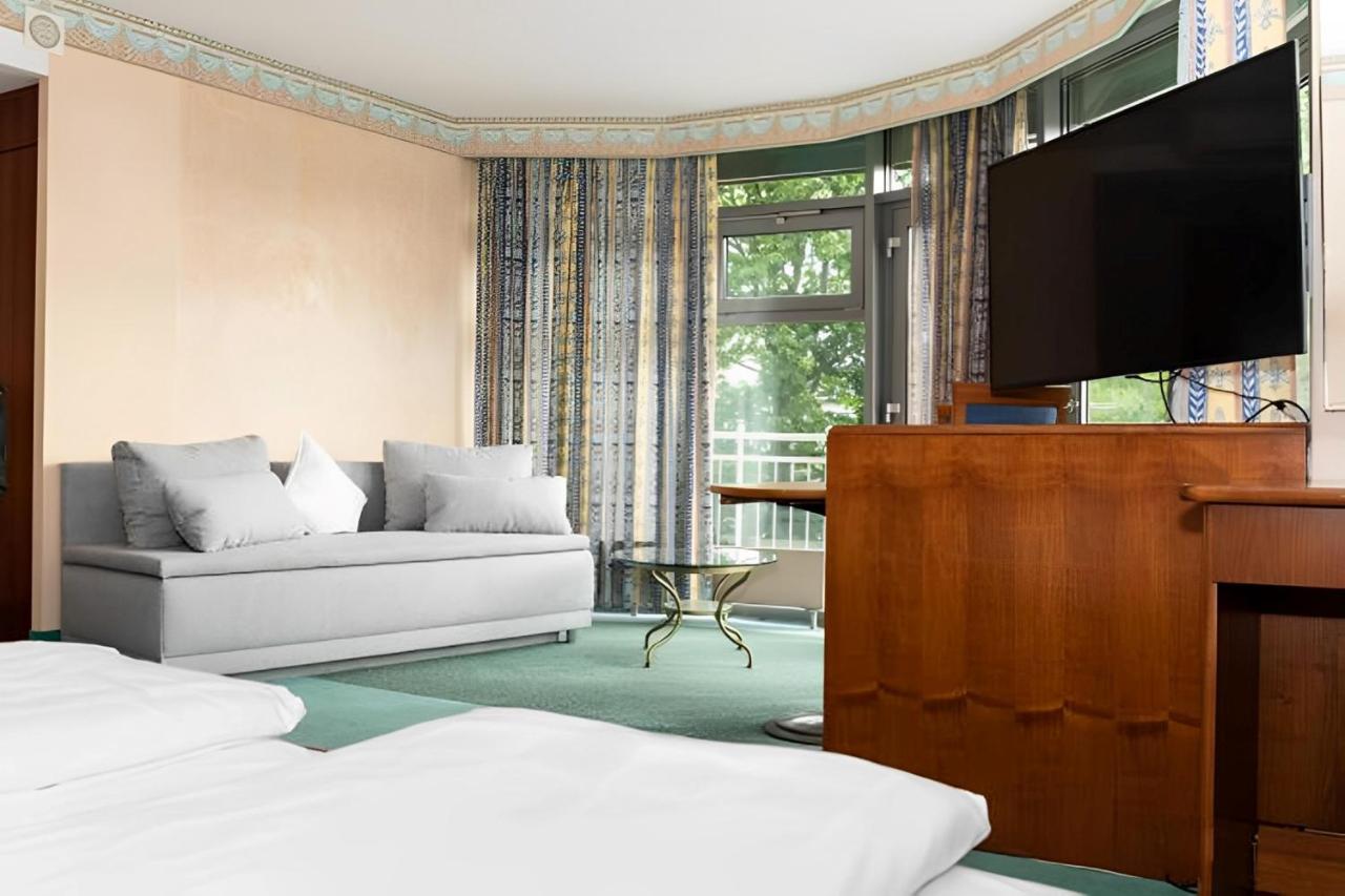 Hotel Am Blauen Wunder Dresda Esterno foto
