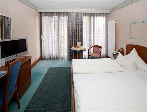 Hotel Am Blauen Wunder Dresda Esterno foto