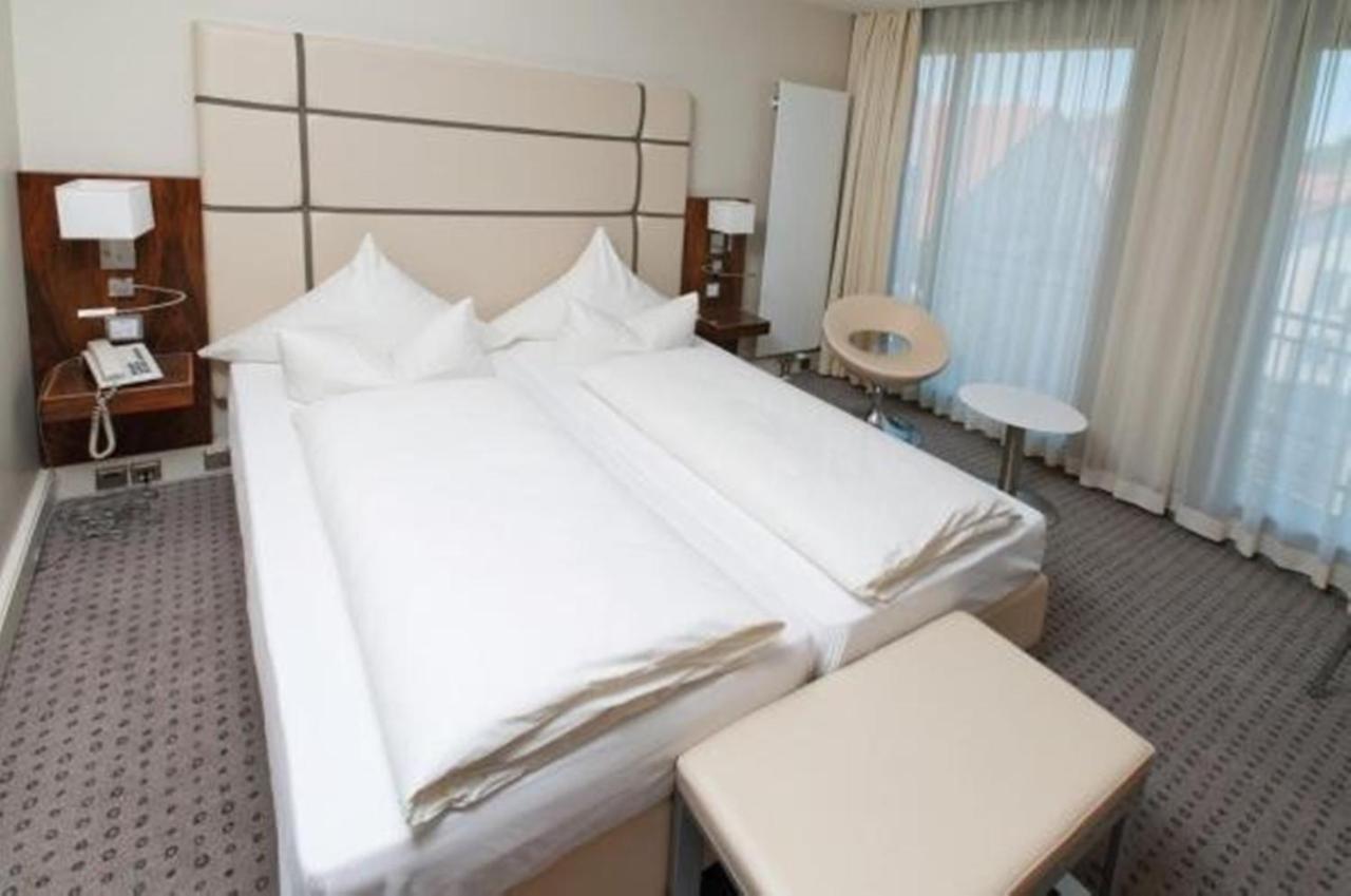 Hotel Am Blauen Wunder Dresda Esterno foto