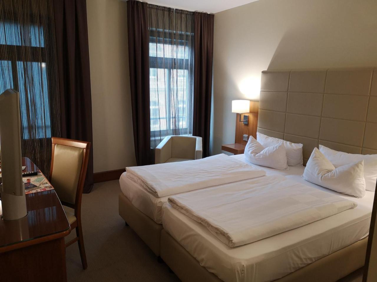 Hotel Am Blauen Wunder Dresda Esterno foto