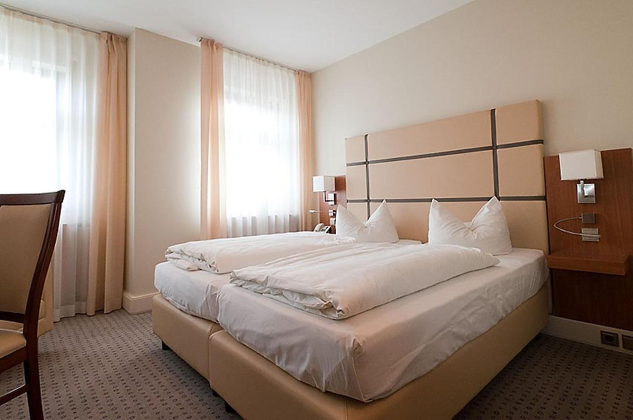 Hotel Am Blauen Wunder Dresda Esterno foto