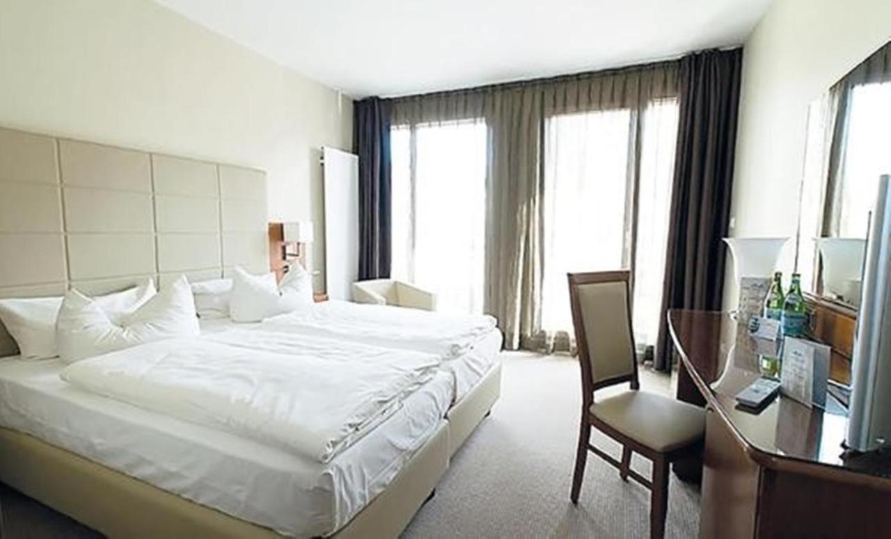 Hotel Am Blauen Wunder Dresda Esterno foto